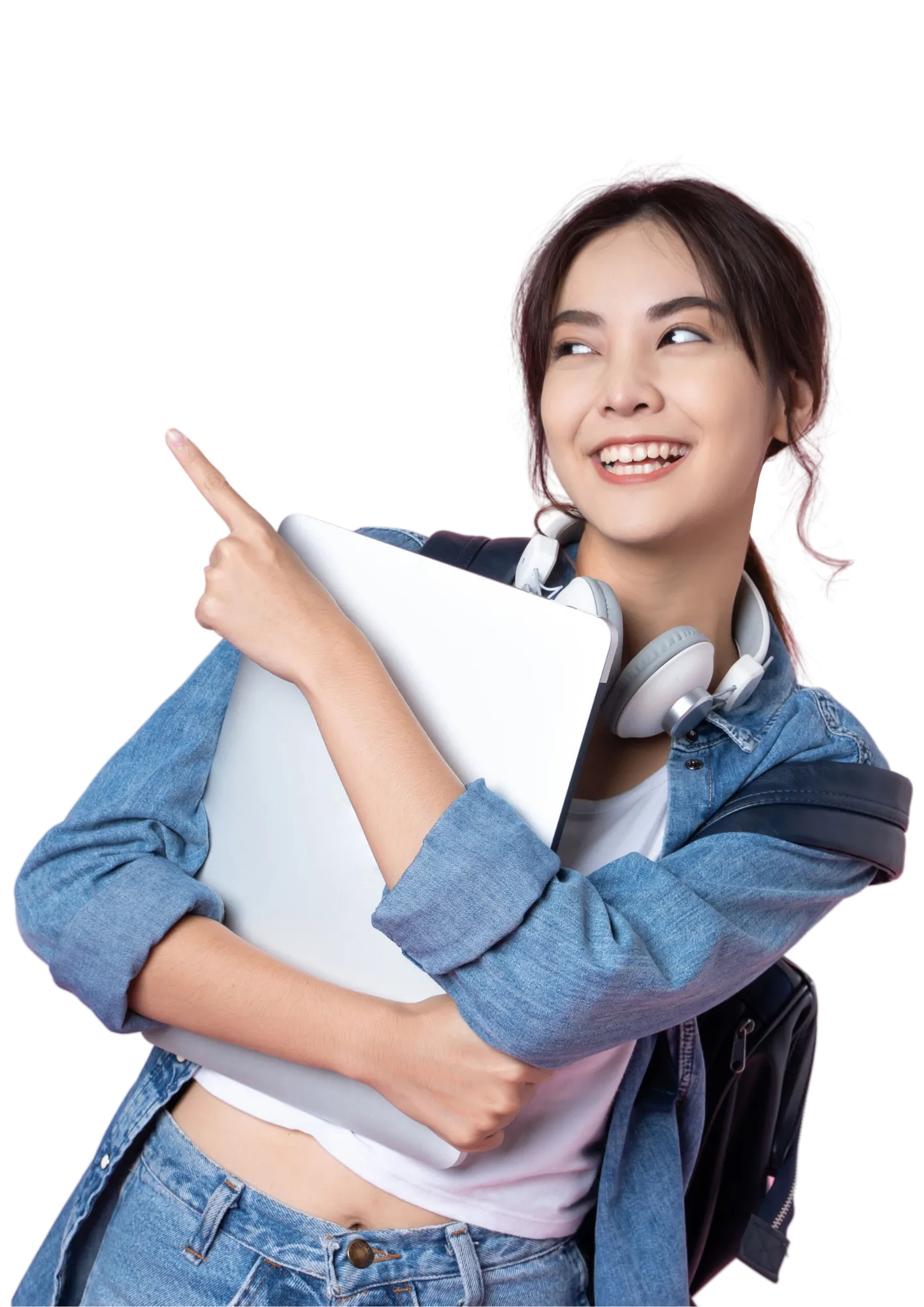 Étudiante avec son ordinateur portable, prête à se lancer
